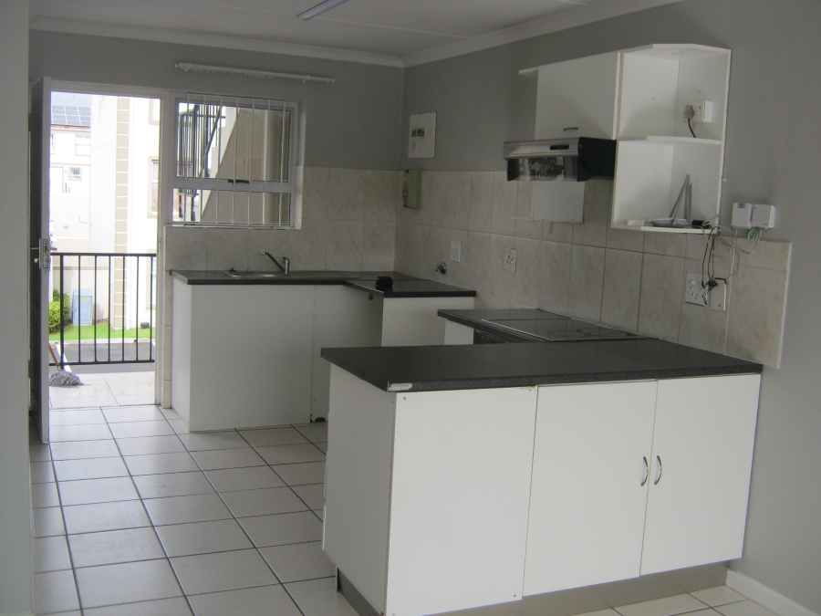 To Let 2 Bedroom Property for Rent in Guldenland Western Cape